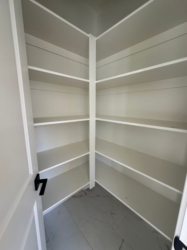 Building Photo - Brand New Townhome