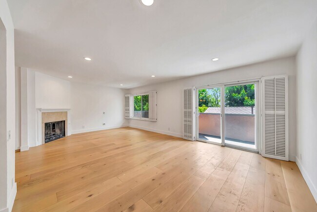 Building Photo - 4424 Coldwater Canyon Ave