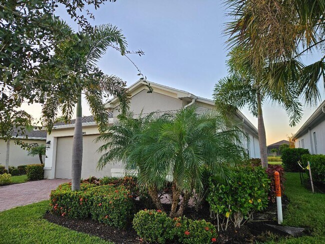 Building Photo - 9985 SW Trumpet Tree Cir