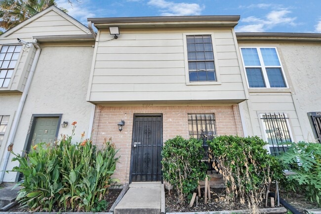 Building Photo - 12667 Windsor Village Dr