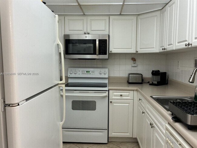 Building Photo - 1000 West Ave