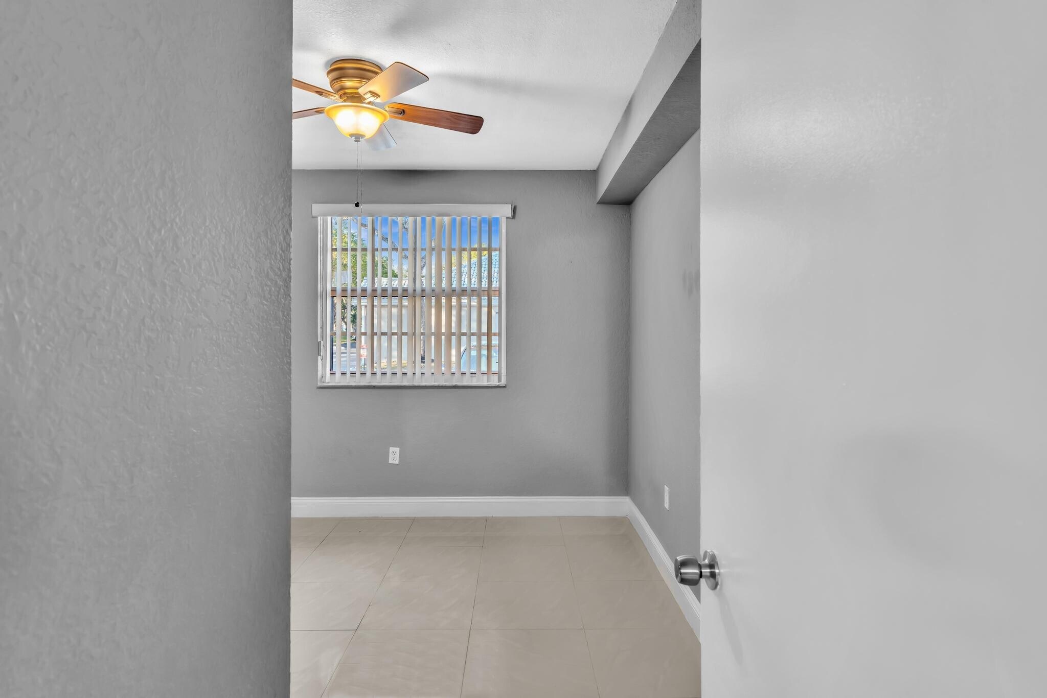 Building Photo - 2803 N Oakland Forest Dr