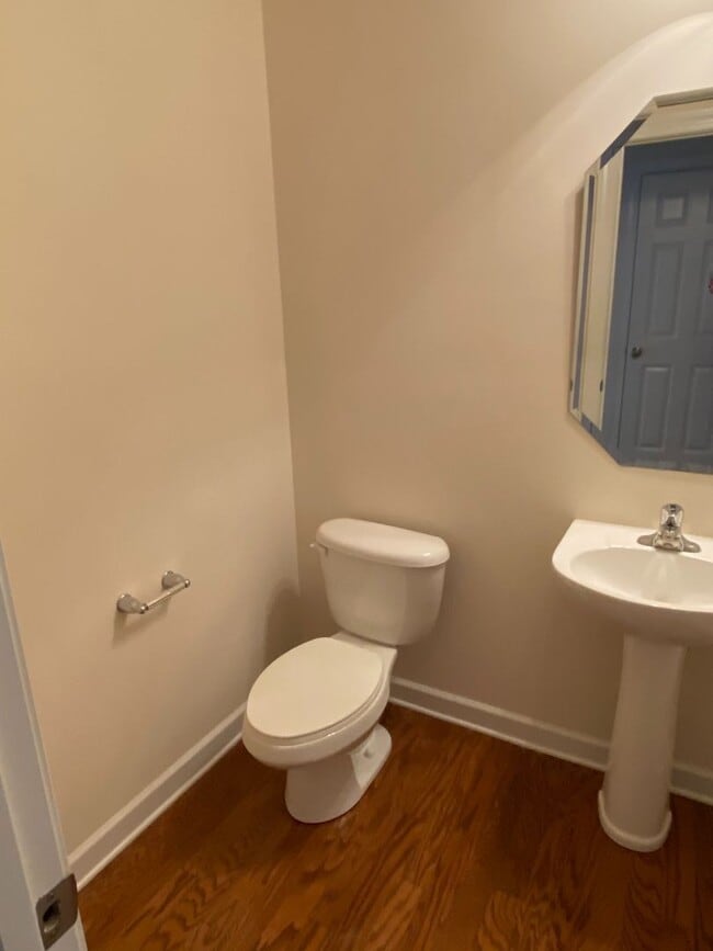 Building Photo - GORGEOUS 3 BR Townhome in the Heart of Bal...