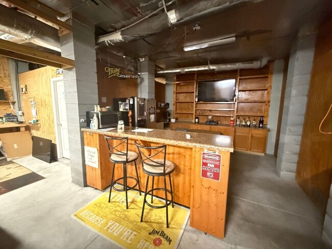 Building Photo - 3 Bedroom 2 Bath House in Lighthouse Point...