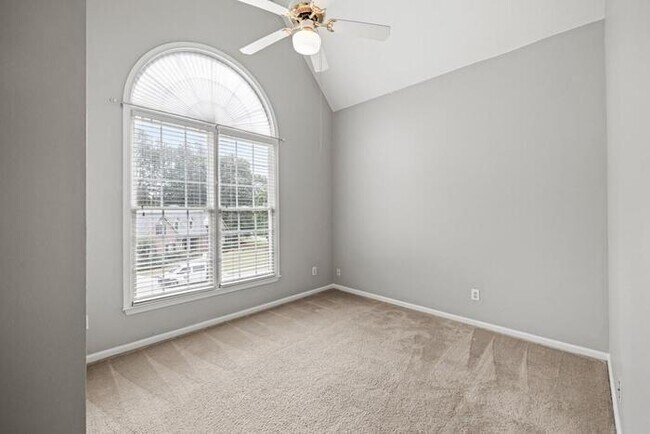 Building Photo - House 4 Beds 2 Baths