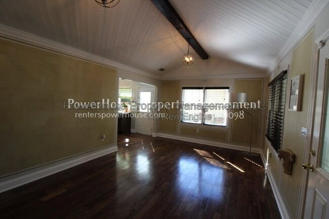 Building Photo - 4017 Doral Dr