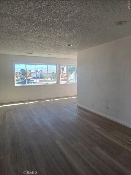 Building Photo - 11742 Jacaranda Ave