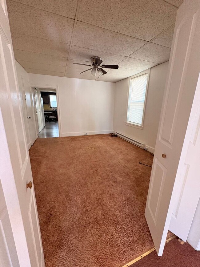 Building Photo - 1 Bedroom Apt in West York!