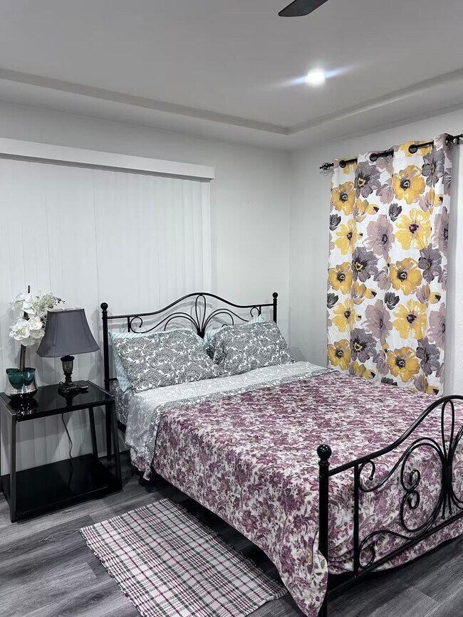 Building Photo - Charming 2-Bedroom Home in Los Angeles