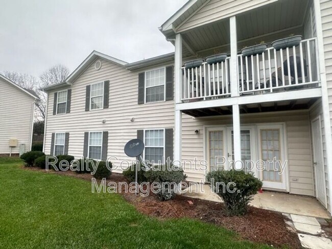 Building Photo - 800 Folly Ct