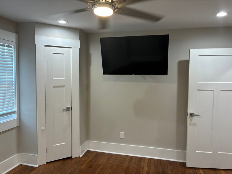 Building Photo - Room in House on Fiske St