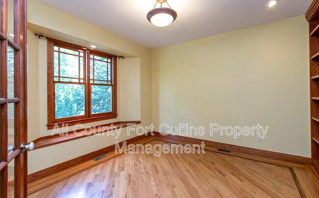 Building Photo - 1117 W Oak St
