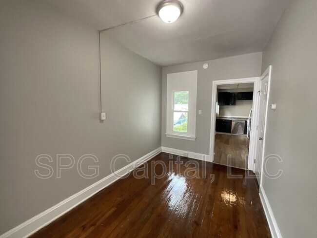Building Photo - 659 W College Ave