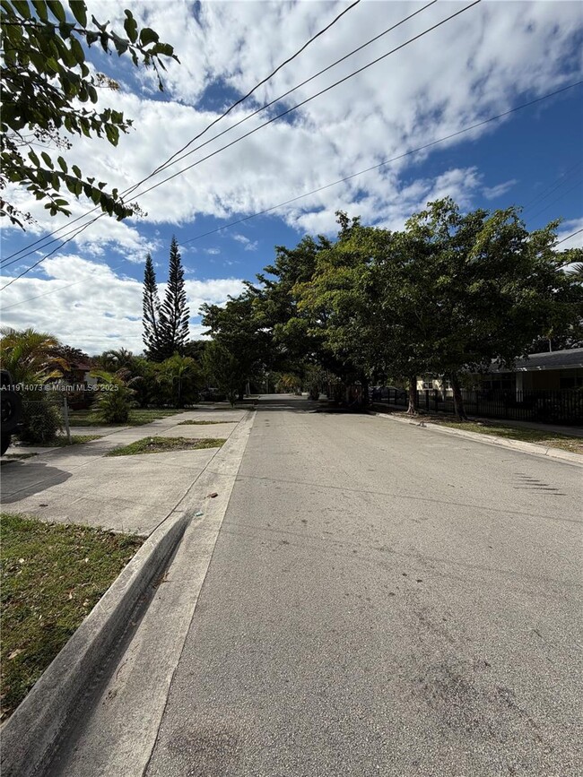 Building Photo - 1350 SW 13th St