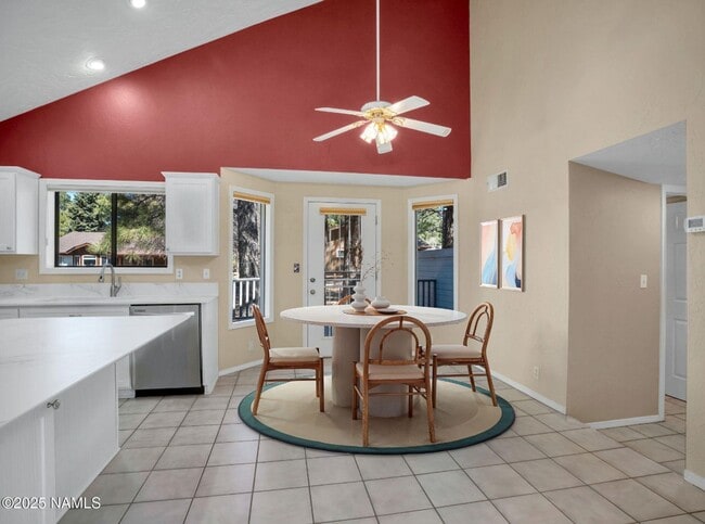 Building Photo - Gorgeous Flagstaff Rental