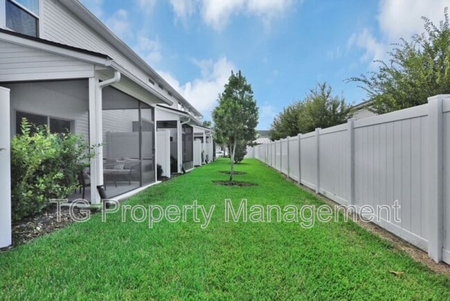 Building Photo - 13968 Molina Dr