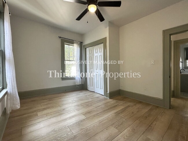 Building Photo - 2030 Redwing St