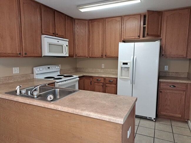 Building Photo - 108 Gray Ave Unit C