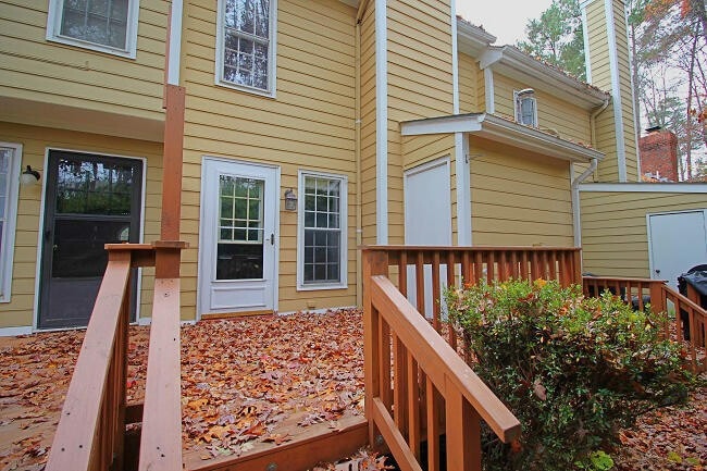 Building Photo - Available Mid-May - Beautiful 2 Bed 2 Ba Townhome in an Amazing West-Raleigh Location!