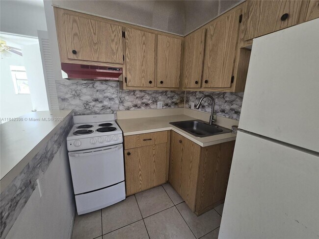 Building Photo - 101 NE 41st St