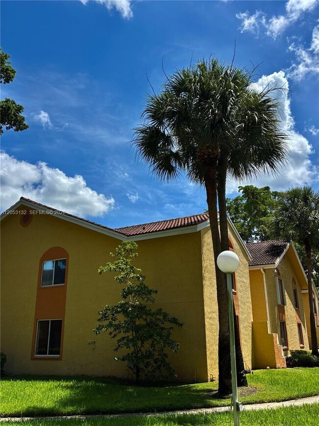 Building Photo - 1040 Coral Club Dr