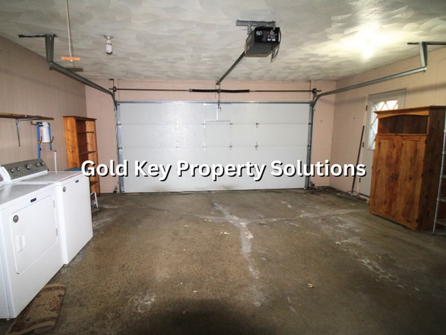 Building Photo - COMING SOON!! ALEXANDRIA 3 BR 2 FULL BA Ho...