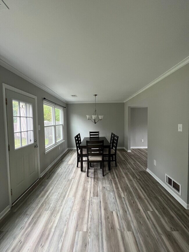 Building Photo - 131 Cypress Dr