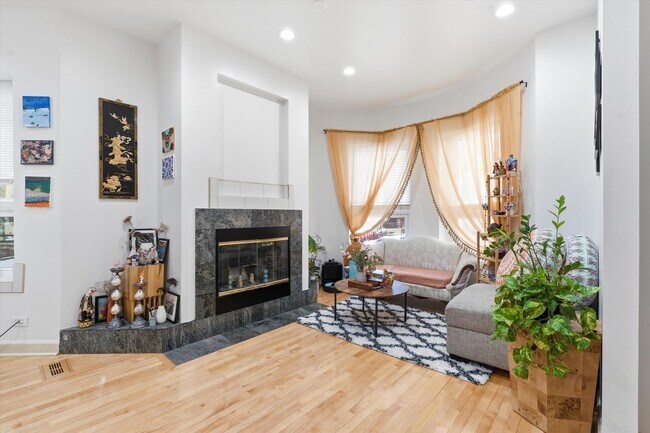 Building Photo - 5739 N Winthrop Ave