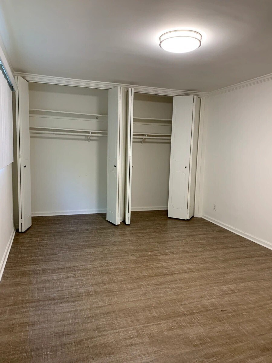 Building Photo - 118 S Wetherly Dr