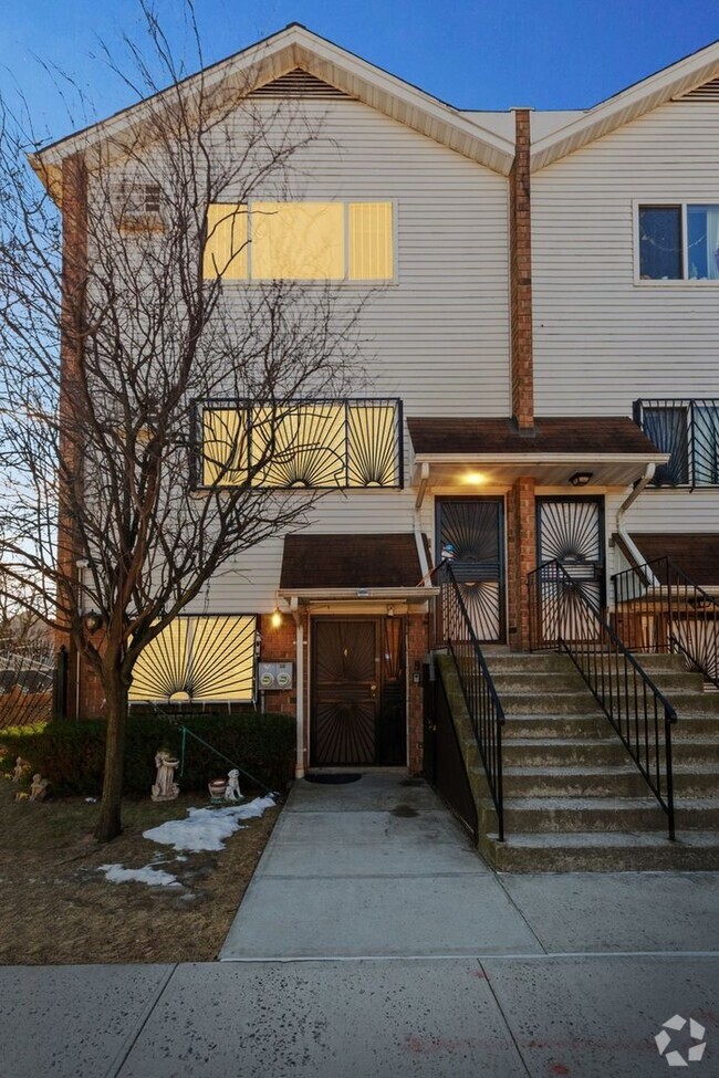 Building Photo - Spacious 4BR Duplex in Bronx