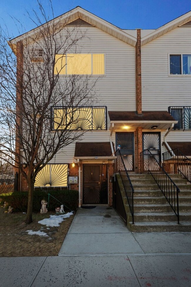 Primary Photo - Spacious 4BR Duplex in Bronx