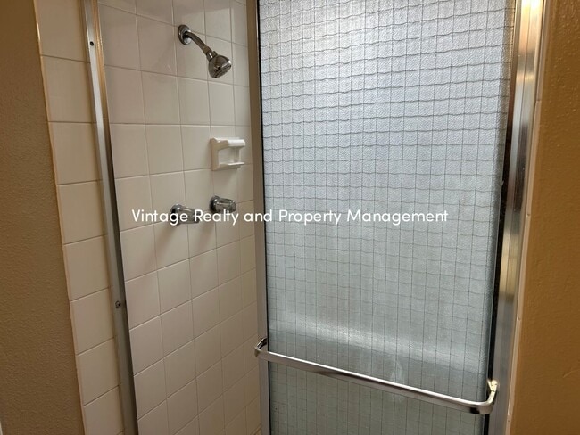 Building Photo - Back On The Rental Market Nice Cozy 3 Bedroom Half Plex Home!!!