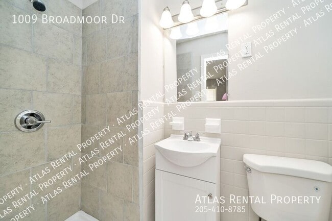 Building Photo - 1009 Broadmoor Dr