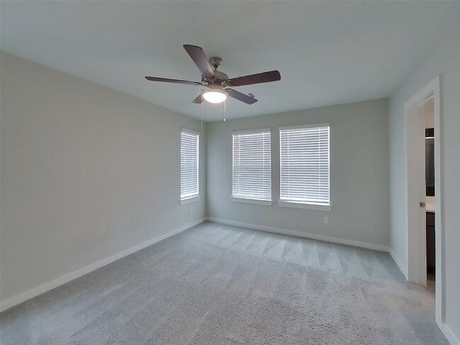 Building Photo - 9835 Willow Creek Commerce Dr