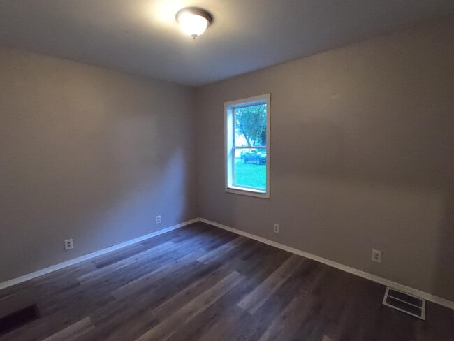 Building Photo - 307 E Telegraph St