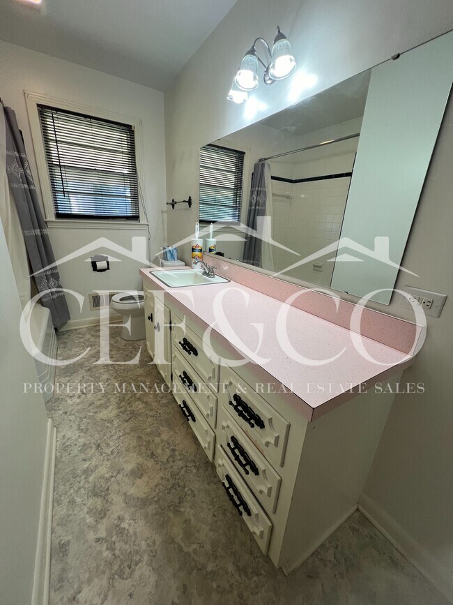 Building Photo - 412 Pierpont Avenue Ext