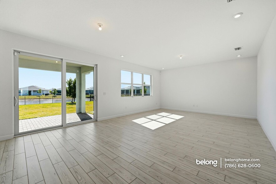 Building Photo - 14114 SW Surina St