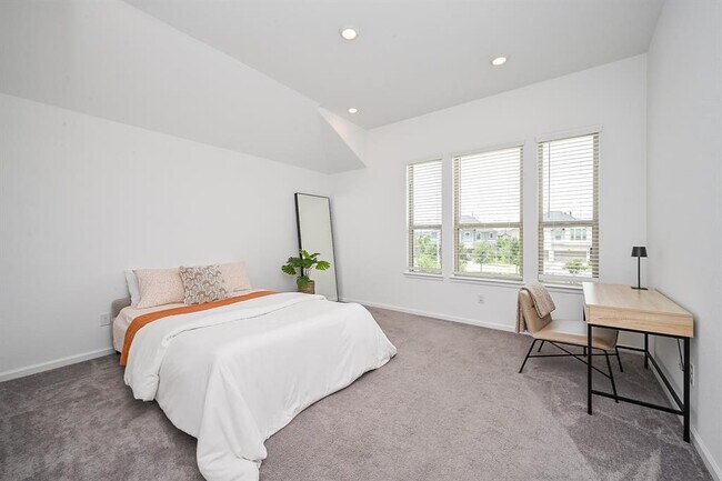 Building Photo - 5630 Amber Brook Ln