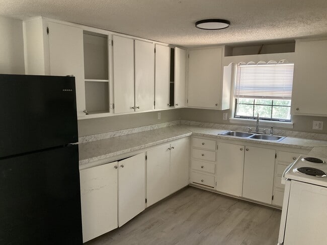 Building Photo - 116 Plaza Dr