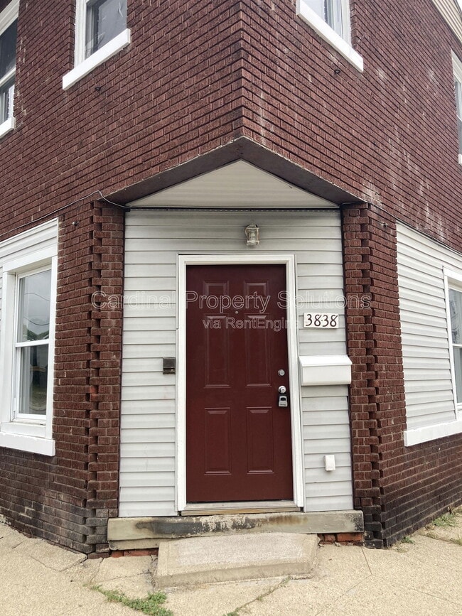 Building Photo - 3838 Llewellyn Ave