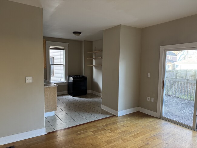 Kitchen - 425 Greenwood Ave