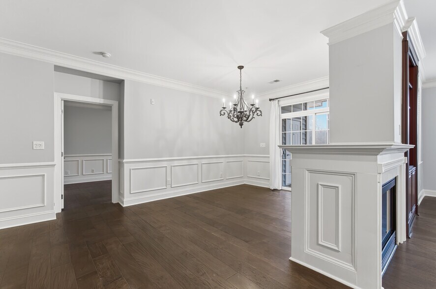 Building Photo - 10421 Rosegate Ct