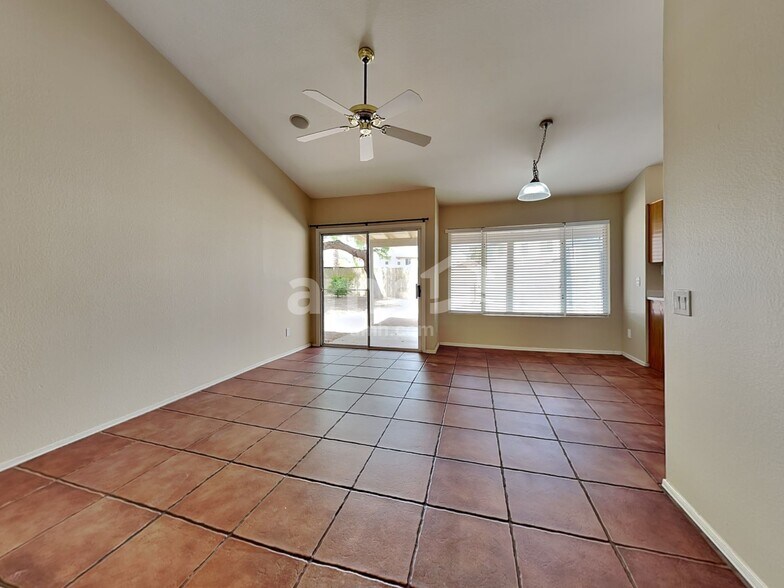 Building Photo - 1214 E Artesian Way