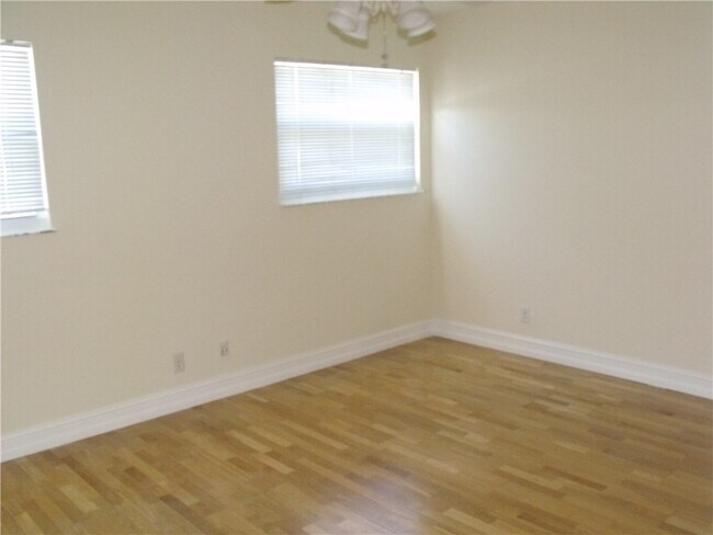 Building Photo - 2761 SW 33rd Ct