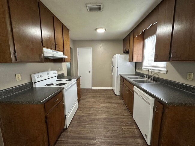 Building Photo - 749 Pointe Ct