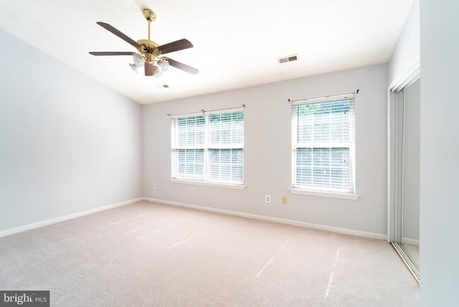 Building Photo - 413 Lakeview Ct