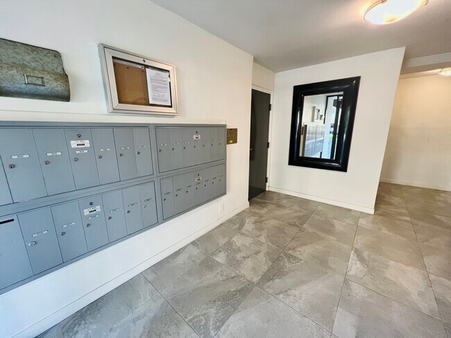 Building Photo - 700 Westmount Dr