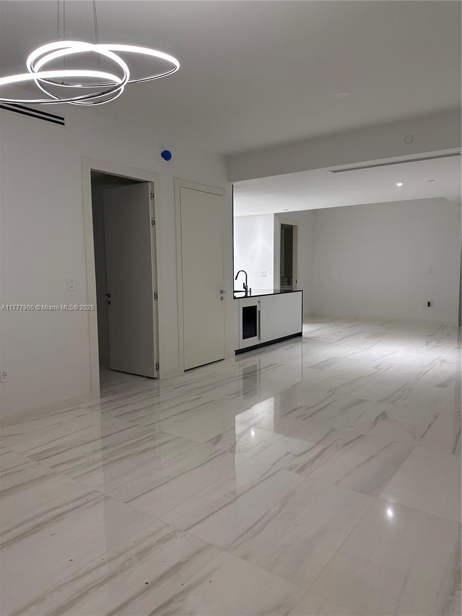 Building Photo - 300 Biscayne Boulevard Way