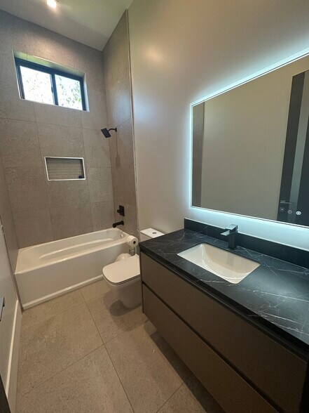 New Bathroom - 438 Burgoyne St