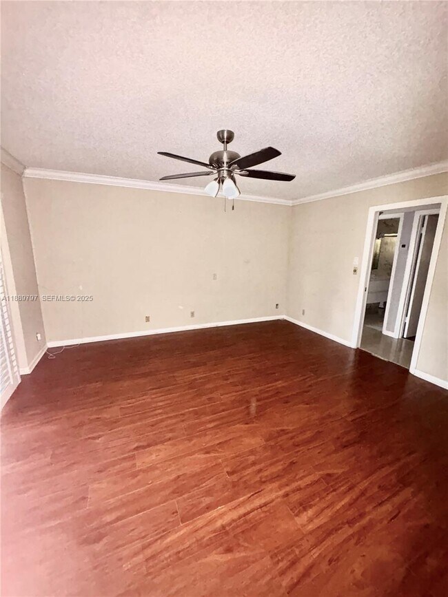 Building Photo - 5140 SW 40th Ave